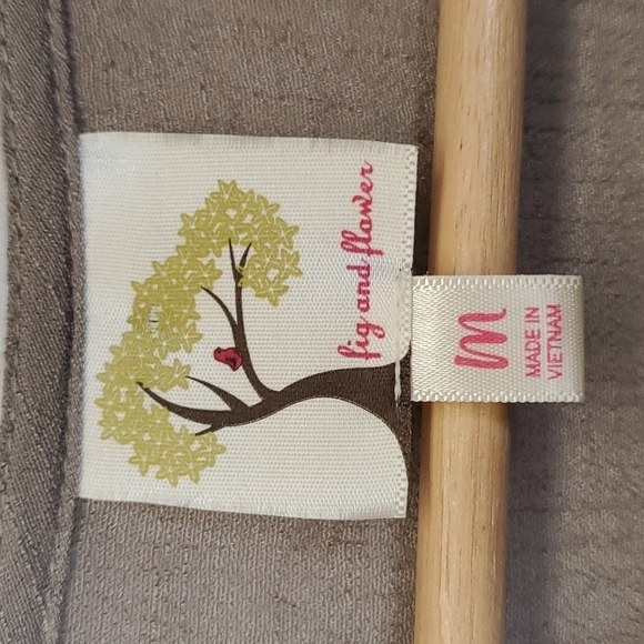 Fig & Flower Top - Size Medium. - Picture 6 of 14